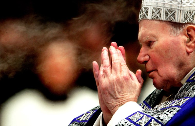 POPE JOHN PAUL II PRAYS DURING ASH WEDNESDAY AT THE VATICAN