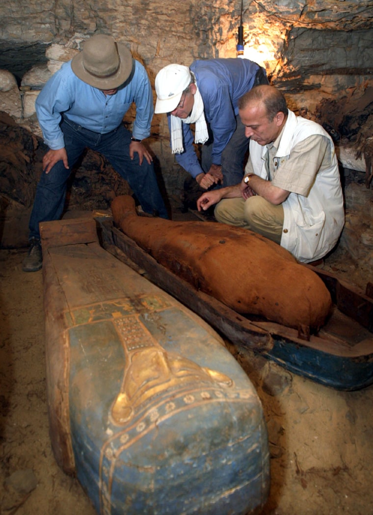 NEWLY DISCOVERED TOMBS AND MUMMIES IN EGYPT