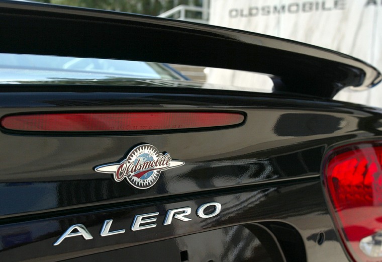 The special \"Final 500\" logo badge of a collectors edition dark cherry metalic Oldsmobile Alero, number 78 of the final 500 Oldmobiles to be produced, is shown Wednesday, April 28, 2004, outside the Oldsmobile facilities in Lansing, Mich. (AP Photo/Al Goldis)