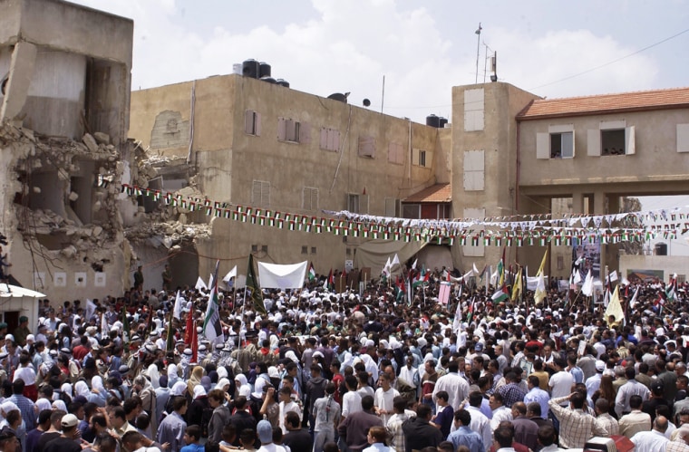 Palestinians Gather At Arafat's Headquarters To Show Their Support