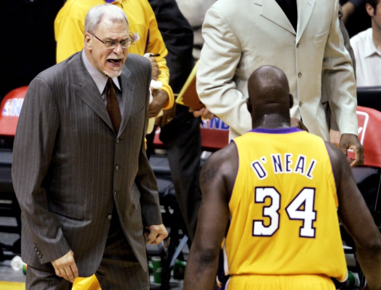 LAKERS COACH JACKSON YELLS AT SHAQUILLE ONEAL AGAINST TIMBERWOLVES IN NBA PLAYOFF GAME 3