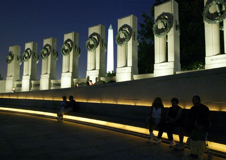 WORLD WAR II MEMORIAL IN WASHINGTON AT NIGHT