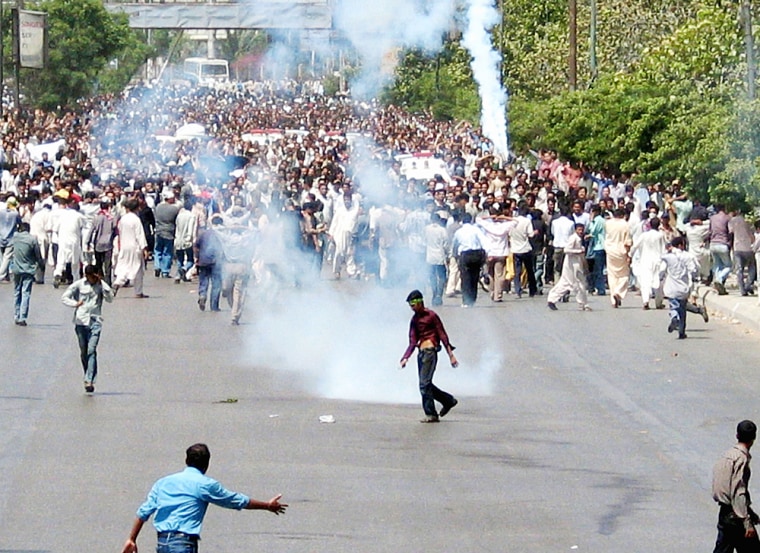 Violence Breaks Out At Shia Funeral In Karachi