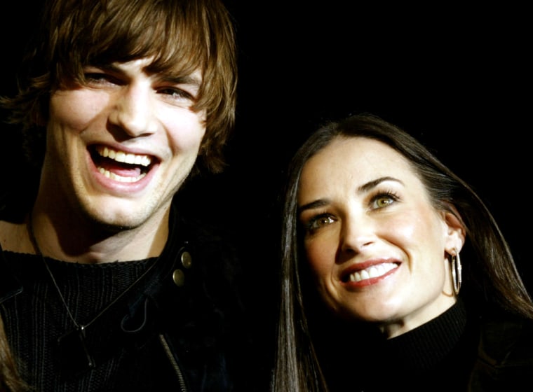 ACTOR ASHTON KUTCHER AND GIRLFRIEND ACTRESS DEMI MOORE AT PREMIERE