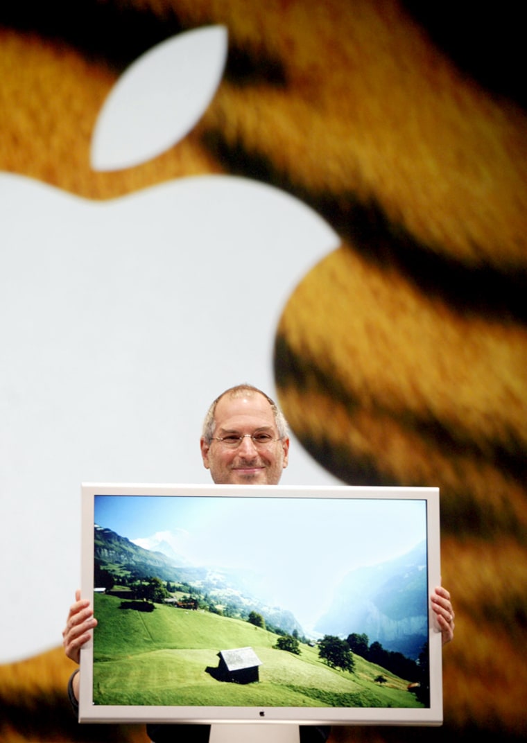 STEVE JOBS SHOWS OFF TIGER AND 30 INCH SCREEN