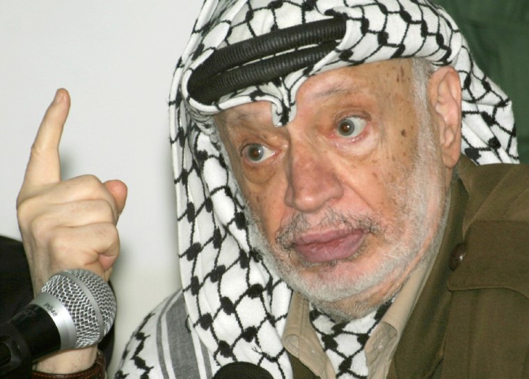 PALESTINIAN PRESIDENT ARAFAT GESTURES DURING MEETING AT HIS HEADQUARTERS IN RAMALLAH