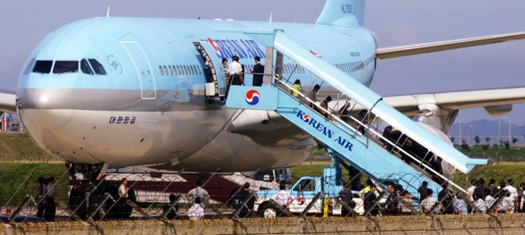 KOR: North Korean Asylum Seekers Fly Into South Korea