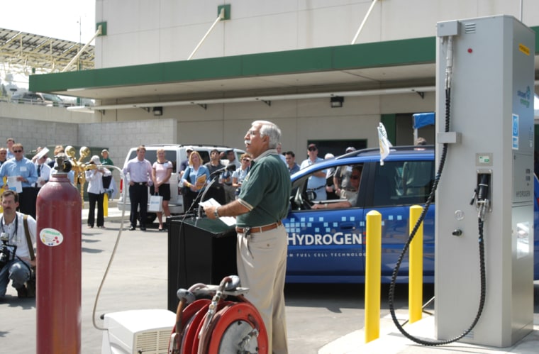 Firoz Rasul, chairman of the California Fuel Cell Partnership, touted the rally as a "milestone event" because it marked the first time all eight automotive partners had taken their cars out on the road together.