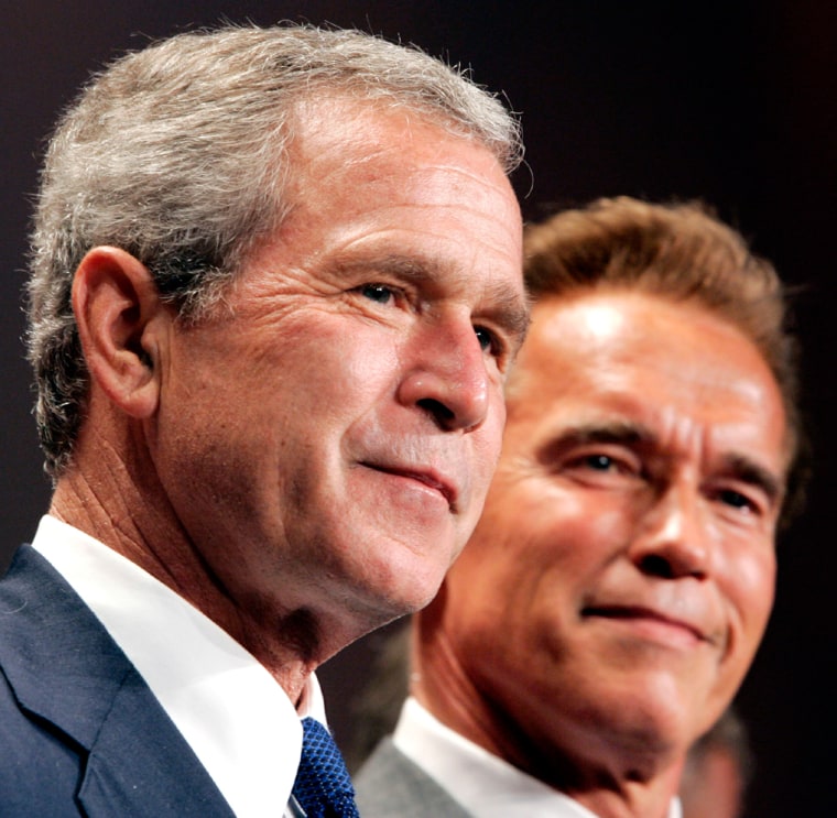 Bush and Schwarzenegger listen to remarks at fund raising dinner