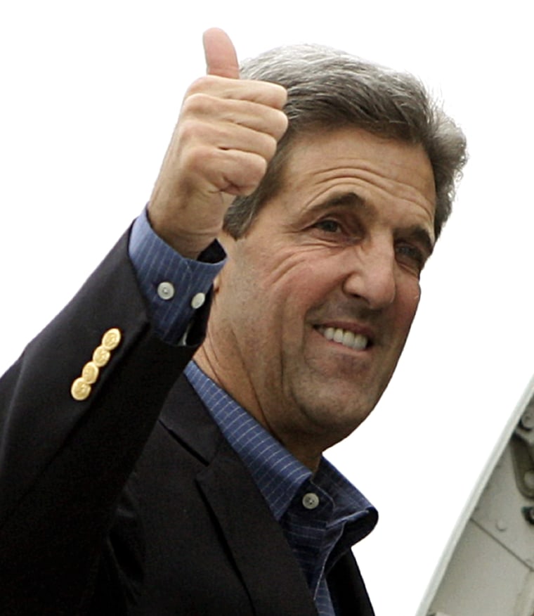 U.S. Democratic presidential nominee Kerry boards plane in St. Louis