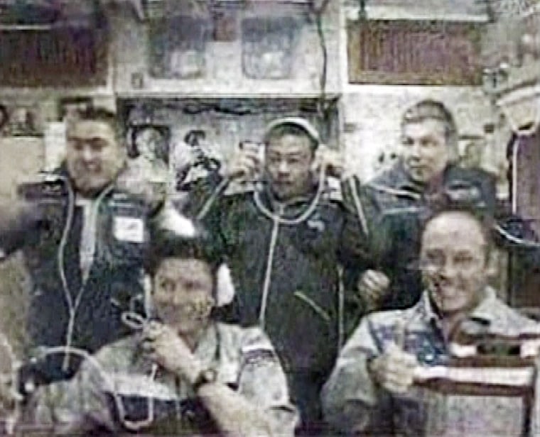 Astronauts Sharipov, Padalka, Chiao, Shargin and Fincke are seen in International Space Station