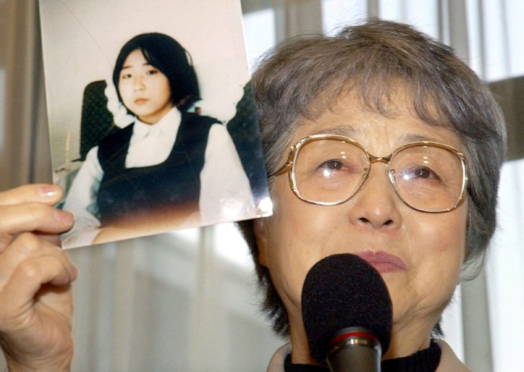 Sakie Yokota, mother of Megumi Yokota, kidnapped by North Korean agents, shows photograph of daughter brought back from Pyongyang