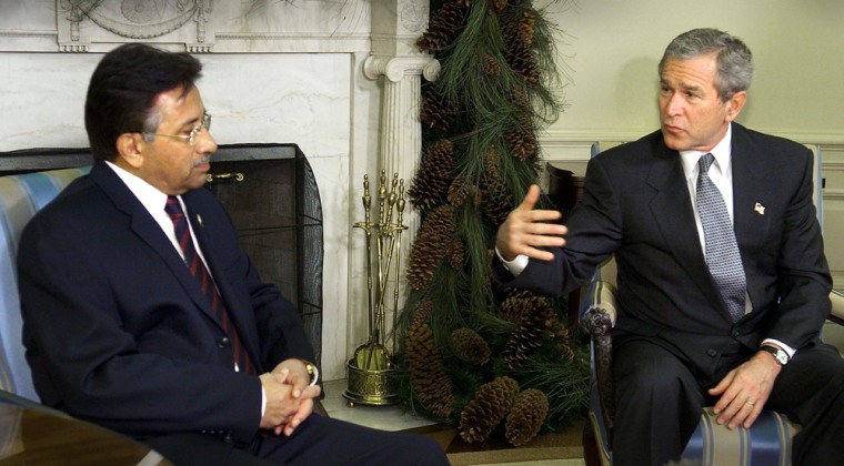 Bush Meets With Pakistani President