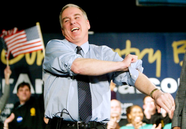 JANUARY 19 2004 FILE PHOTO OF HOWARD DEAN ROLLING UP SLEEVES
