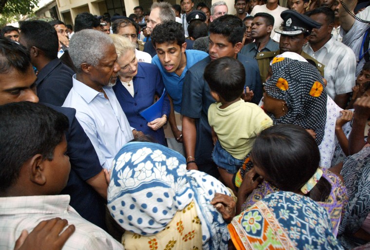 Kofi Annan Visits Refugee Camps In Sri Lanka