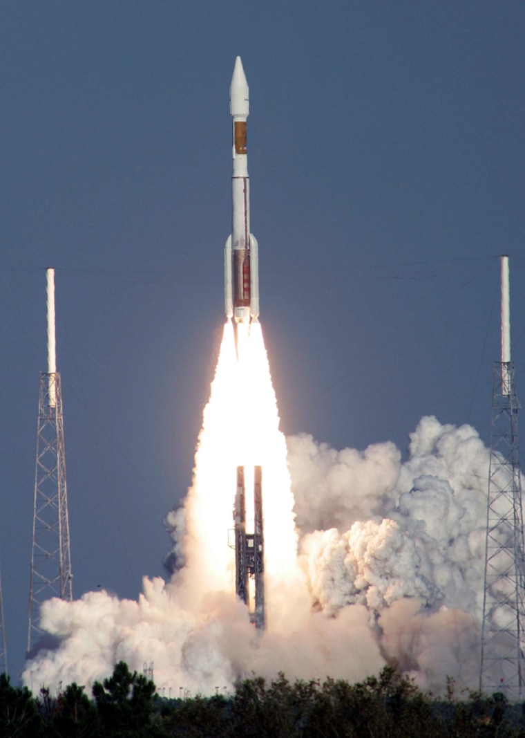 Atals 5 rocket lifts off from Cape Canaveral