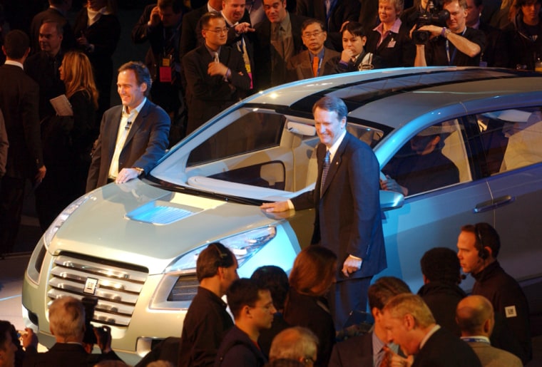 General Motors executives Wagoner and Burns pose with new hydrogen fuel cell powered Sequel concept vehicle