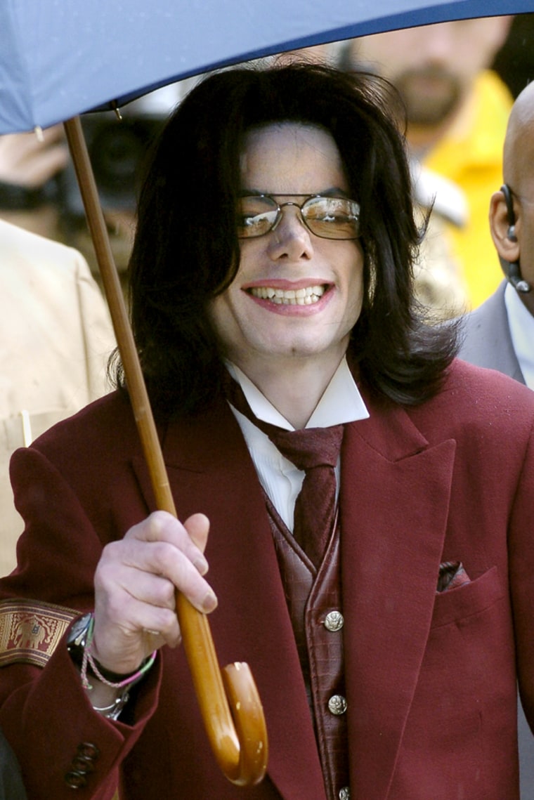 Pop star Michael Jackson leaves the Santa Barbara county courthouse in Santa Maria, California