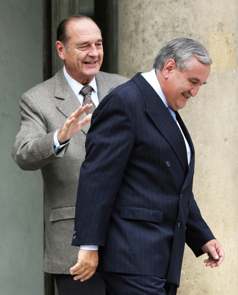 French President Jacques Chirac (L) gree