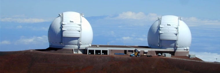TELESCOPES ATOP HAWAIIAN VOLCANO