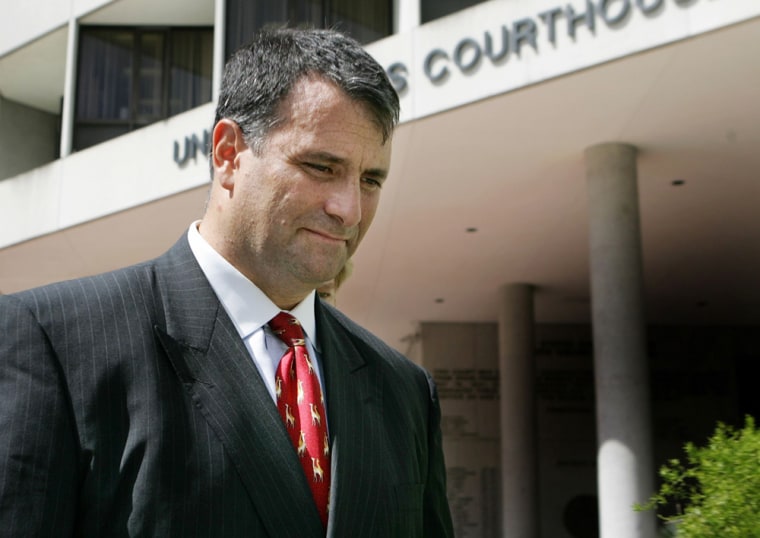 Washington lobbyist Abramoff leaves the courthouse in Miami