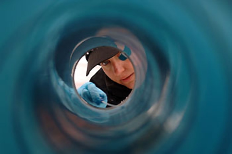 L. Benning (Leeds) monitors sterile conditions in an ice coring tool.