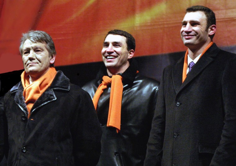 Brothers Wladimir and Vitali Klitschko with Ukrainian President Viktor Yushchenko during the Orange Revolution last year in Kiev. 