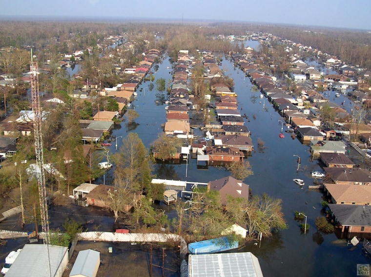 Residents at oil spill site told not to move back