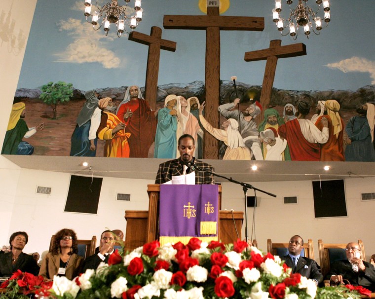 Rapper Snoop Dogg reads poem at funeral of Stanley Tookie Williams in Los Angeles