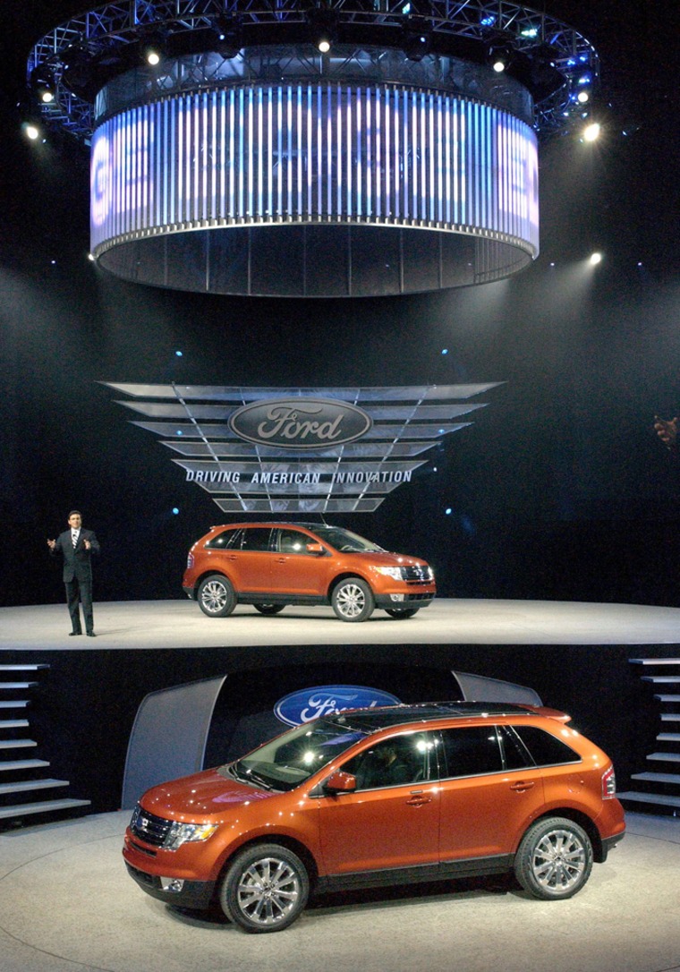 Executive Vice President and President of the Americas Fields introduces 2007 Ford Edge crossover utility vehicle in Detroit