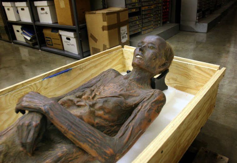 SLUG: ST-BODYPART1 175278 PHOTOGRAPHER: NIKKI KAHN/THE WASHINGTON POST DATE: 12/06/2005 LOCATION: NATIONAL MUSEUM OF HEALTH AND MEDICINE 6900 Georgia Avenue., NW CAPTION: Andy \"Dutch\" Kapler is among the anatomical and pathological speciments in the collection at National Museum of Health and Medicine. \"Dutch\" was a member of the Losteiner Gang that robbed the First National Bank of Crafton, Pennsylvania, on January 29, 1922. \"Dutch\" is stored in a \"secret\" warehouse near Rockville, Maryland. StaffPhoto imported to Merlin on Wed Dec 7 17:27:08 2005