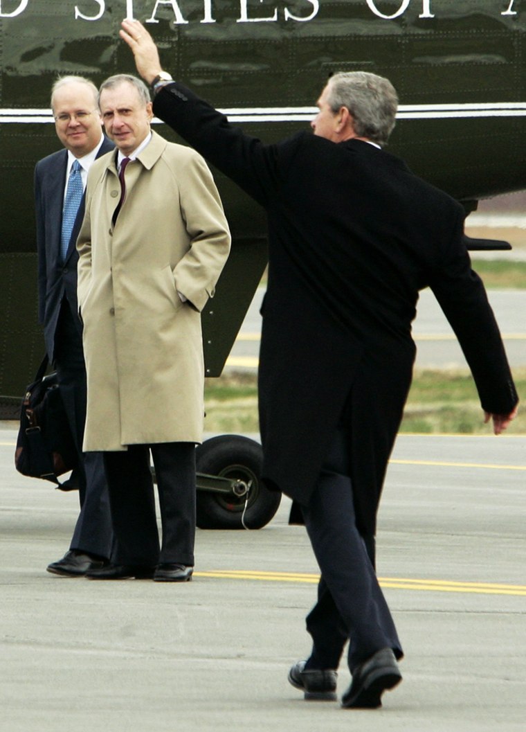 White House Deputy Chief of Staff Rove and Senator Specter watch US President Bush in Avoca