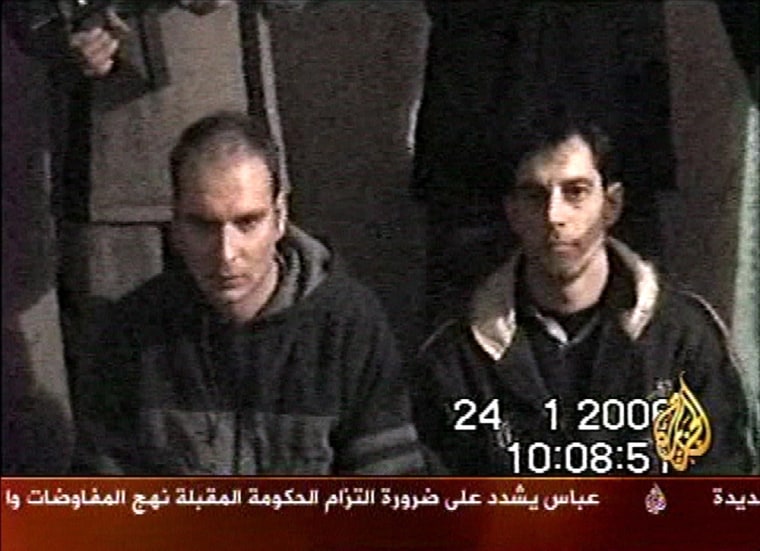 Video image shows two German hostages in Iraq