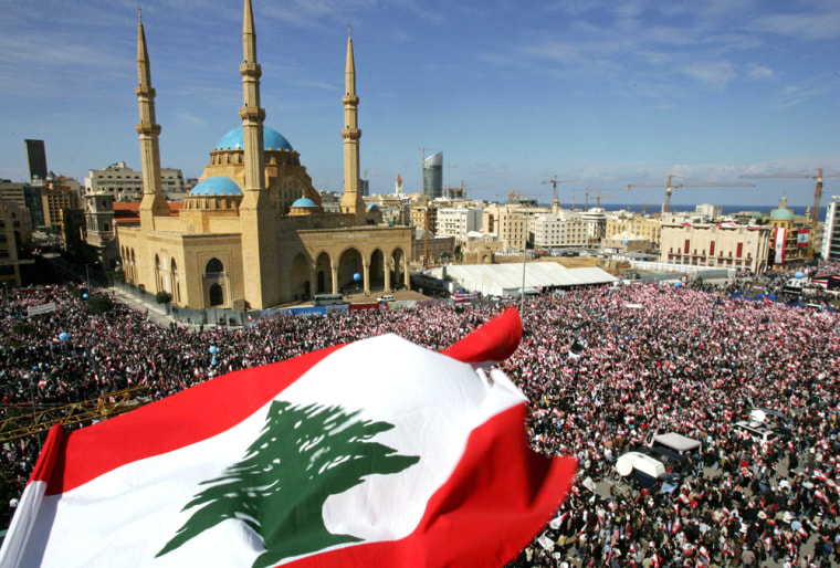 Crowd packs Beirut square to mark first anniversary of Hariri assassination in Lebanon