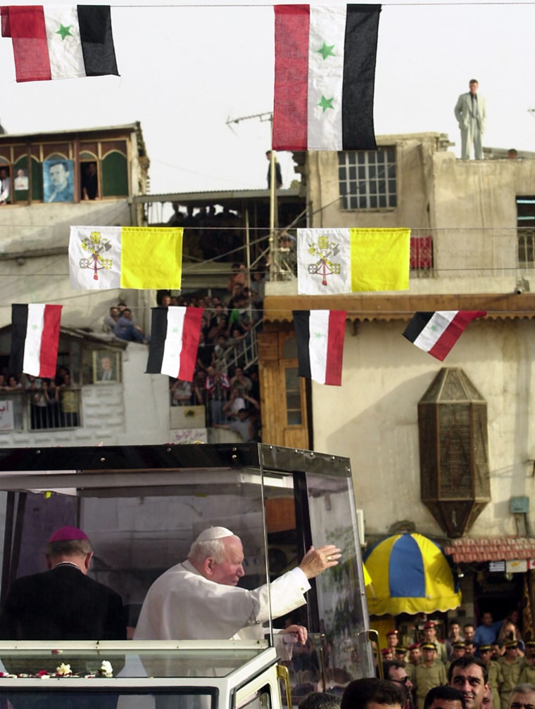 POPE JOHN PAUL II WAVES AS HE VISITS SYRIAN MOSQUE
