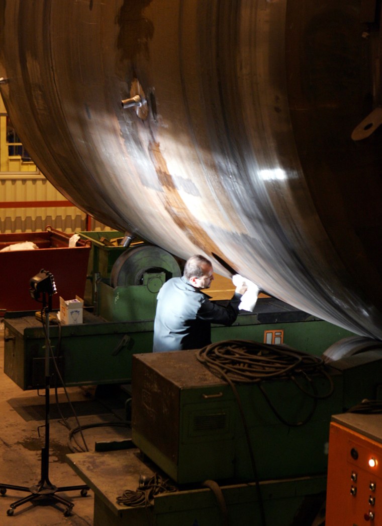 ** ADVANCE FOR SUNDAY MARCH 26 ** A man works in the nuclear reactor factory in Chalon sur Saone, France, Feb. 23, 2006. Twenty years after the Chernobyl nuclear plant coughed a cloud of radiation over Europe and scared consumers and governments away from atomic power for a generation, a new crop of leaders, from North America to Europe to Asia, is thinking nuclear. (AP Photo/Jacques Brinon)