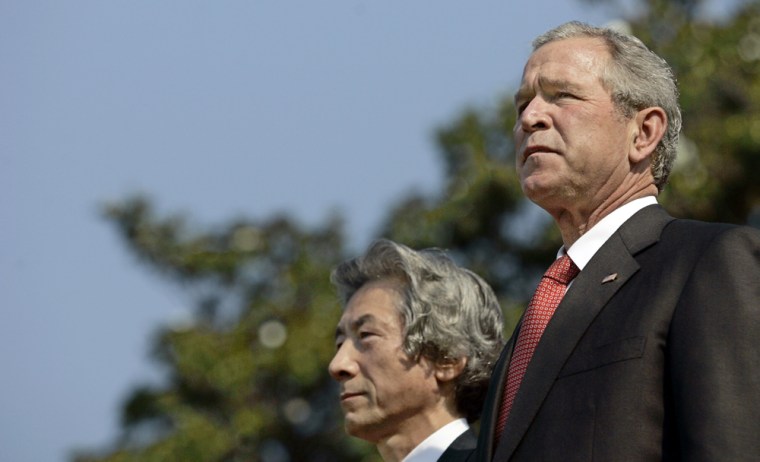 US President George W. Bush (R) and Japa