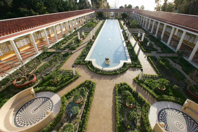 A view from above the outer peristyle at