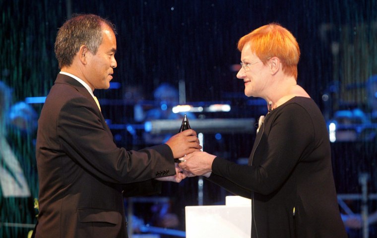 President of Finland Halonen hands over the Millennium Technology Award to Nakamura during award ceremony in Helsinki