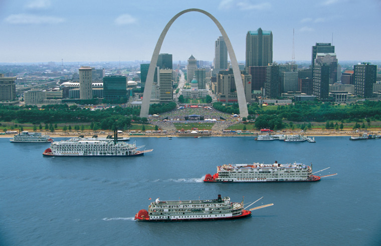THREE MAJESTIC AMERICA LINE STEAMBOATS UNDER THE GATEWAY ARCH