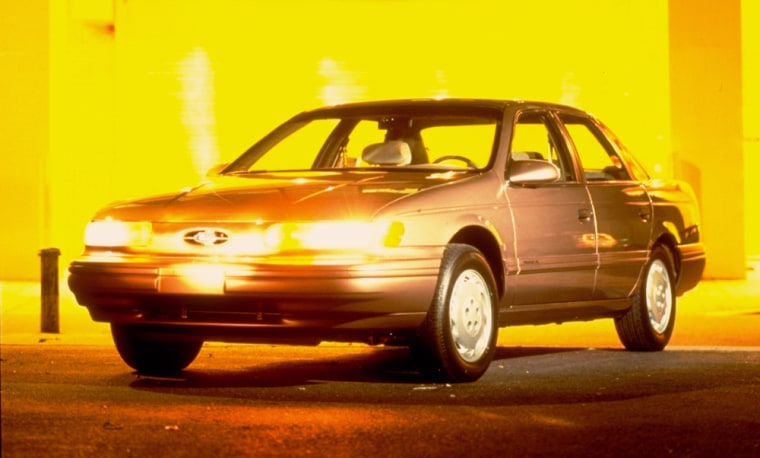Silver 1992 Ford Taurus w. front headlig