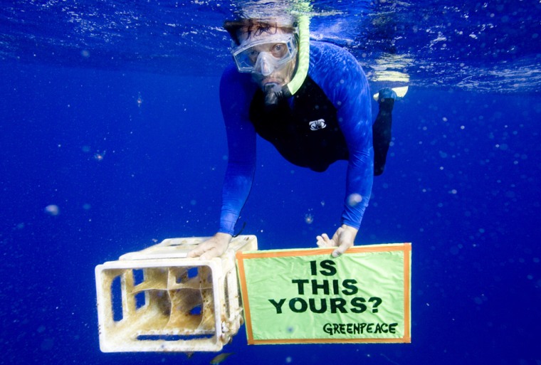 20061031 INTERNATIONAL WATERS : CENTRAL NORTH PACIFIC OCEAN  Marine Conservationist Charles Moore displays an abandoned Japanese crate found in the Central North Pacific Ocean Tuesday 31st October 2006. Greenpeace are highlighting the threat that plastic poses to the world's oceans.
GREENPEACE / ALEX HOFFORD