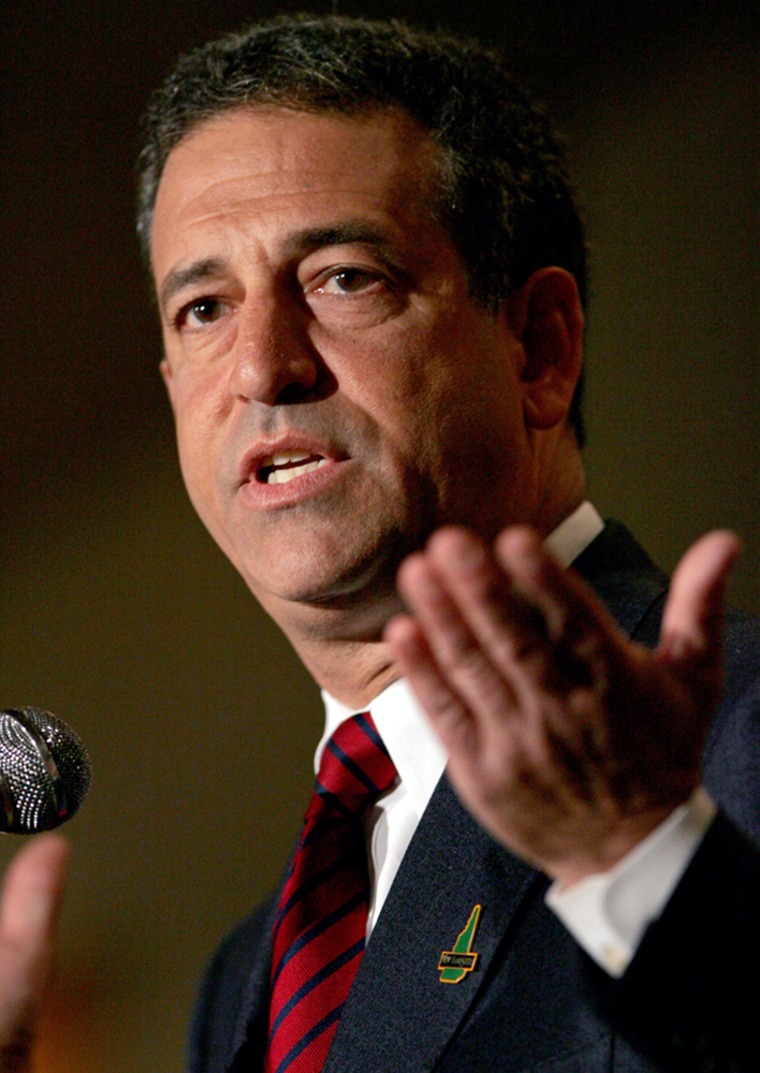 Senator Feingold speaks at New Hampshire Democratic Party Convention in Goffstown, New Hampshire