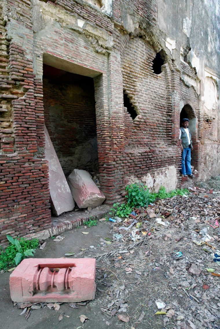 To match feature PAKISTAN-RUINS/
