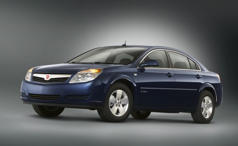 The 2007 Saturn Aura Green Line hybrid gets EPA fuel economy ratings of 28 mpg in the city and 35 mpg on the highway.