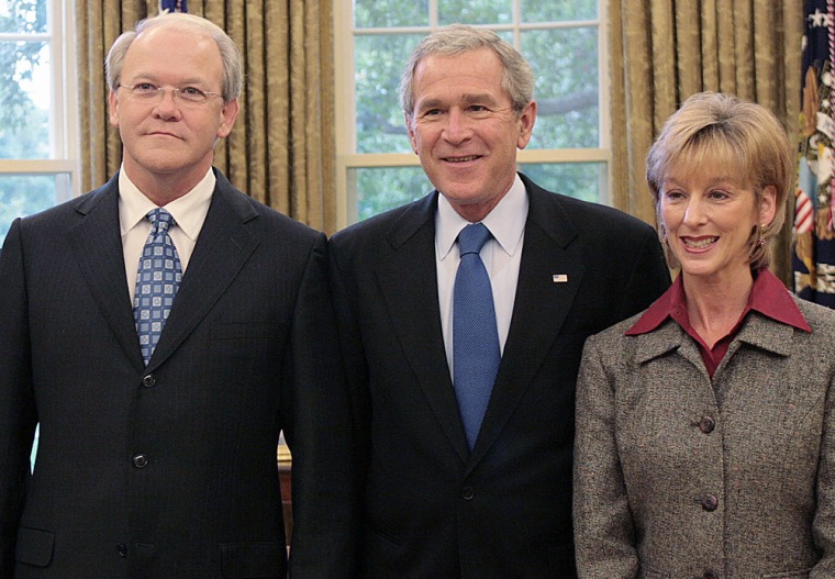 US President George W. Bush (2nd R) pose