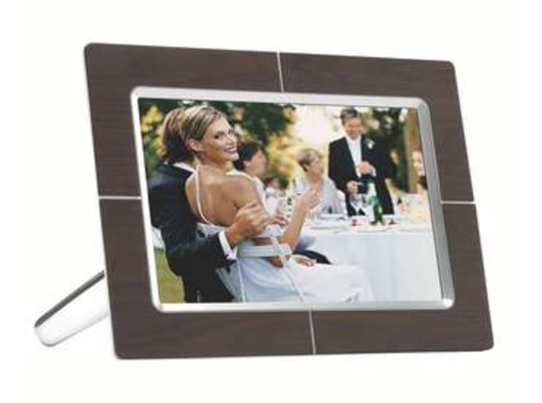 Philips’ 9-inch Photo Frame is one digital photo frame likely to fly off shelves this Father's Day. 