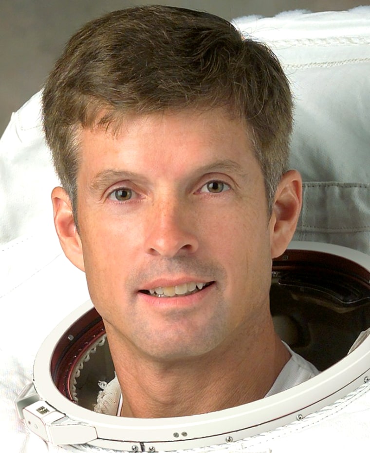 Mission Specialist Steven R. Swanson 
A member of the 1998 astronaut class, Swanson will make his first journey into space as an STS-117 mission specialist.