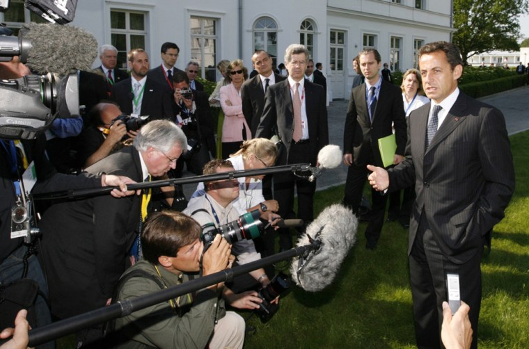French President Nicolas Sarkozy (R) add