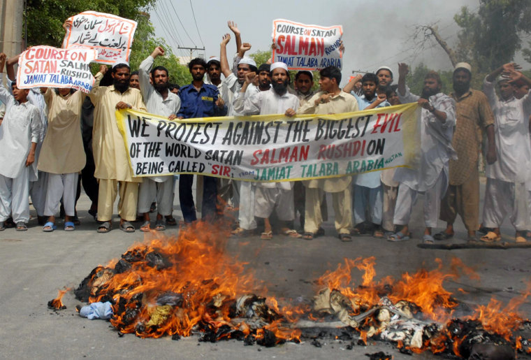 Pakistan's religious students burn effigies of Queen Elizabeth II and author Salman Rushdie in Multan on Sunday.